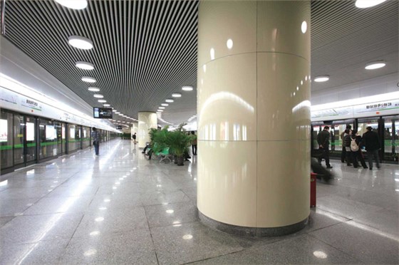 乐锶建材铝方通地铁应用