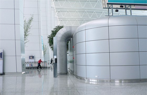 乐锶建材异形板机场应用